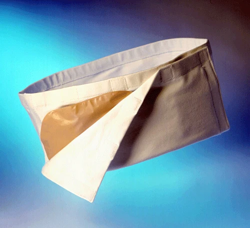 What benefit does the fabric layer provide on the ostomy belt?