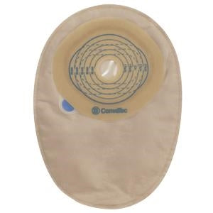 Does the Convatec 416700 pouch include belt tabs?